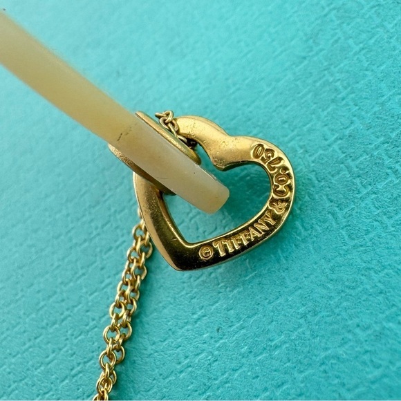 Retired Tiffany & Co. 18k  Mother of Pearl Heart Charm Necklace 16" - Picture 4 of 11